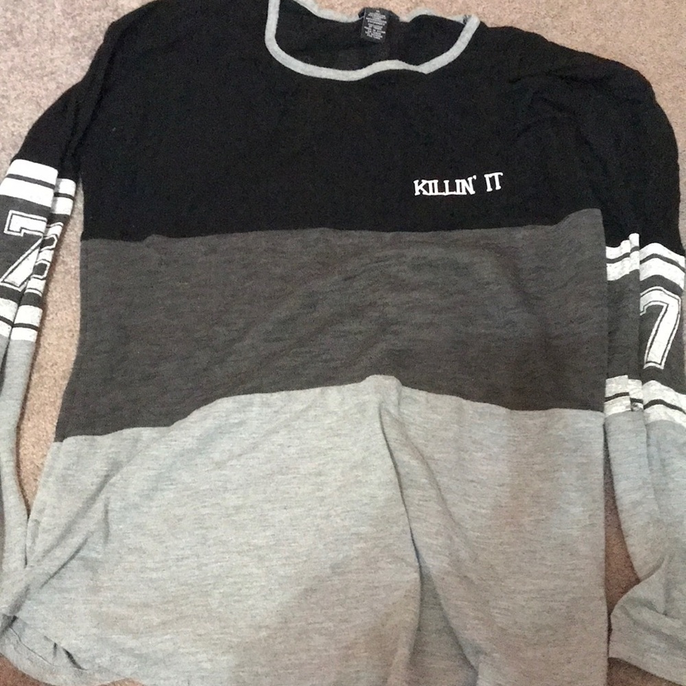 Long sleeved black and gray rue 21 shirt